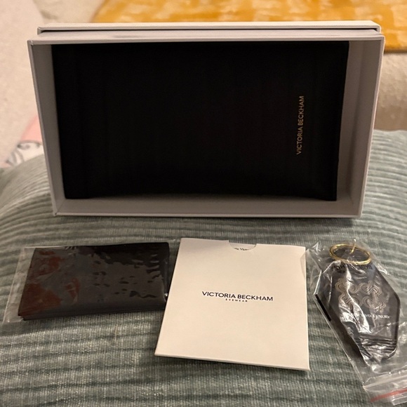 Victoria Beckham Tortoise Brown Sunglasses main image 12